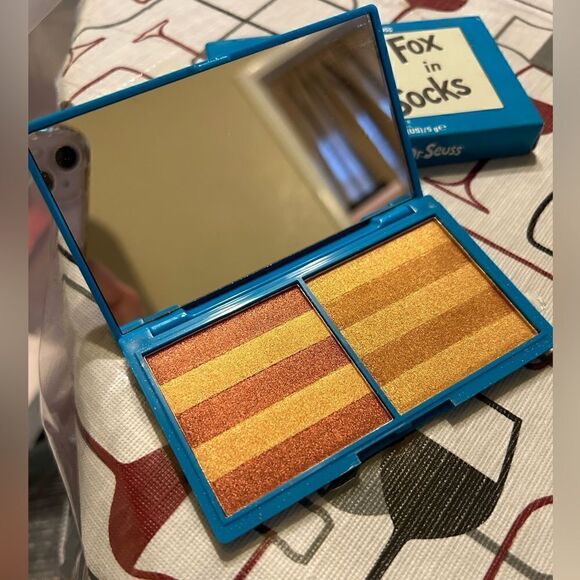NWT/NIB Revolution Dr Seuss contour palette - Picture 2 of 10